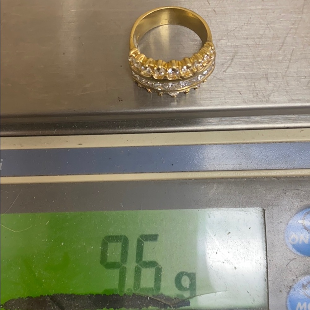 18K Solid Gold Diamonds wedding Ring - Picture 6 of 7